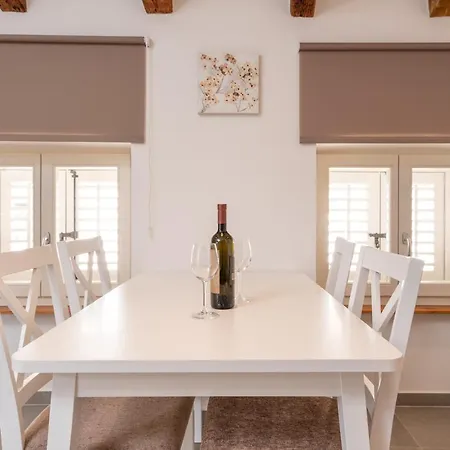 Appartamento Aaa & With Free Parking - Reservation Needed Pola