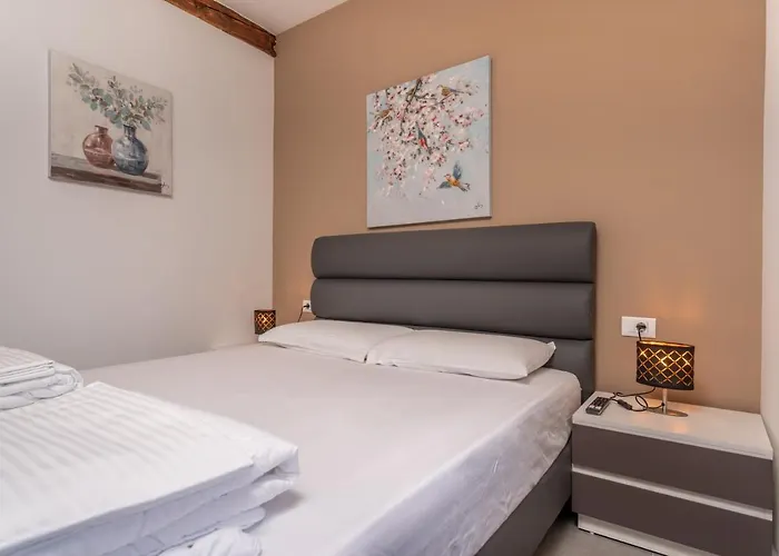 Aaa & With Free Parking - Reservation Needed * Pula