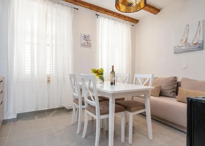 Aaa & With Free Parking - Reservation Needed *