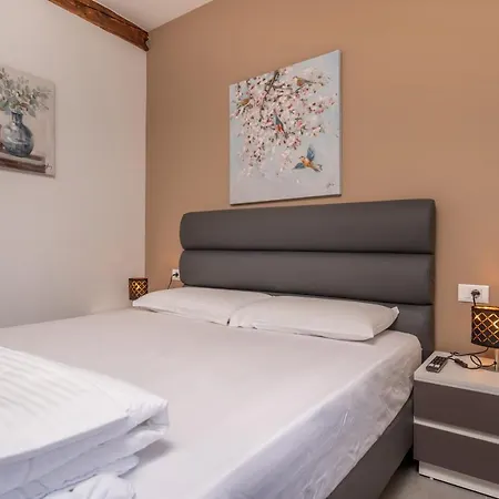 Aaa & With Free Parking - Reservation Needed * Pula