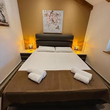 Aaa & With Free Parking - Reservation Needed 아파트 풀라