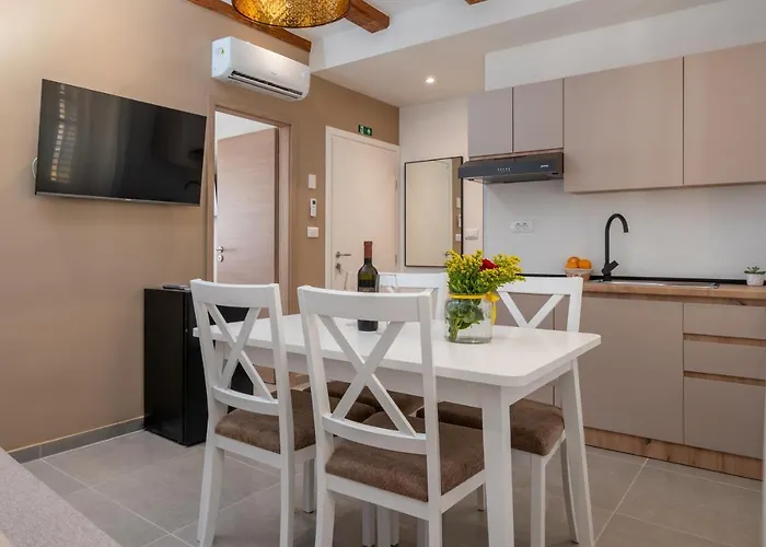 Aaa & With Free Parking - Reservation Needed * 풀라