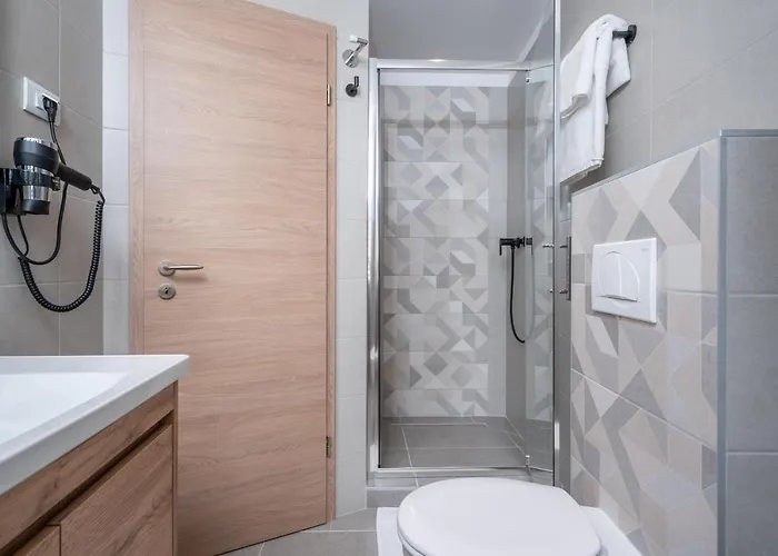 아파트 Aaa & With Free Parking - Reservation Needed