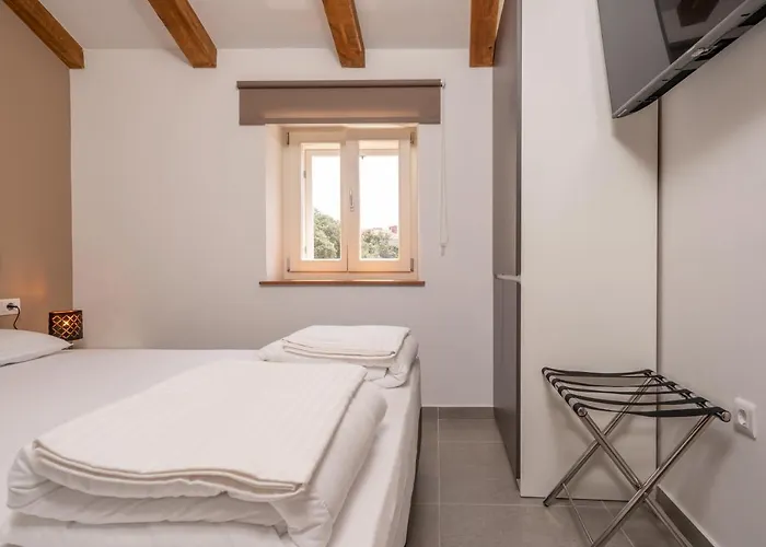 Aaa & With Free Parking - Reservation Needed